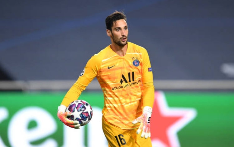 DB电竞解说-受伤球员紧急治疗,希望早日回归赛场