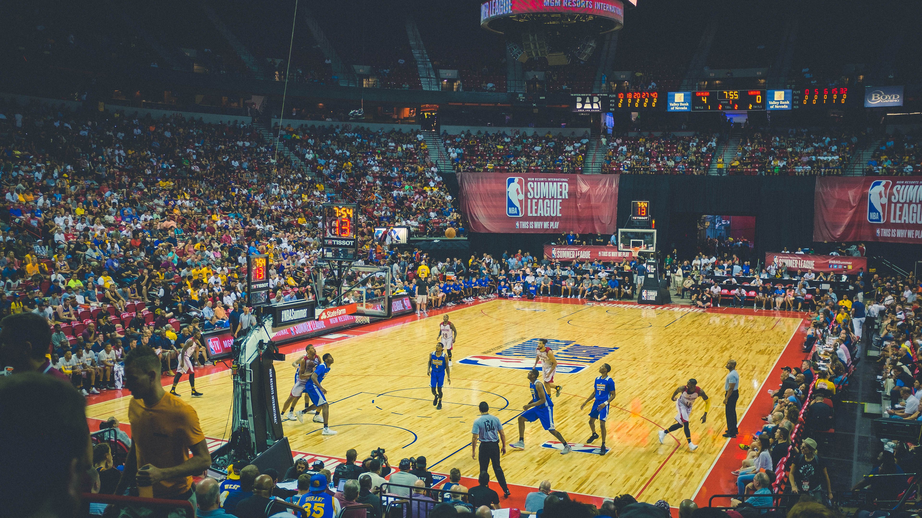 DB电竞-东方赛场上的西方巨星,米切尔在浙江队对阵快船之战中展现无与伦比的唯一性