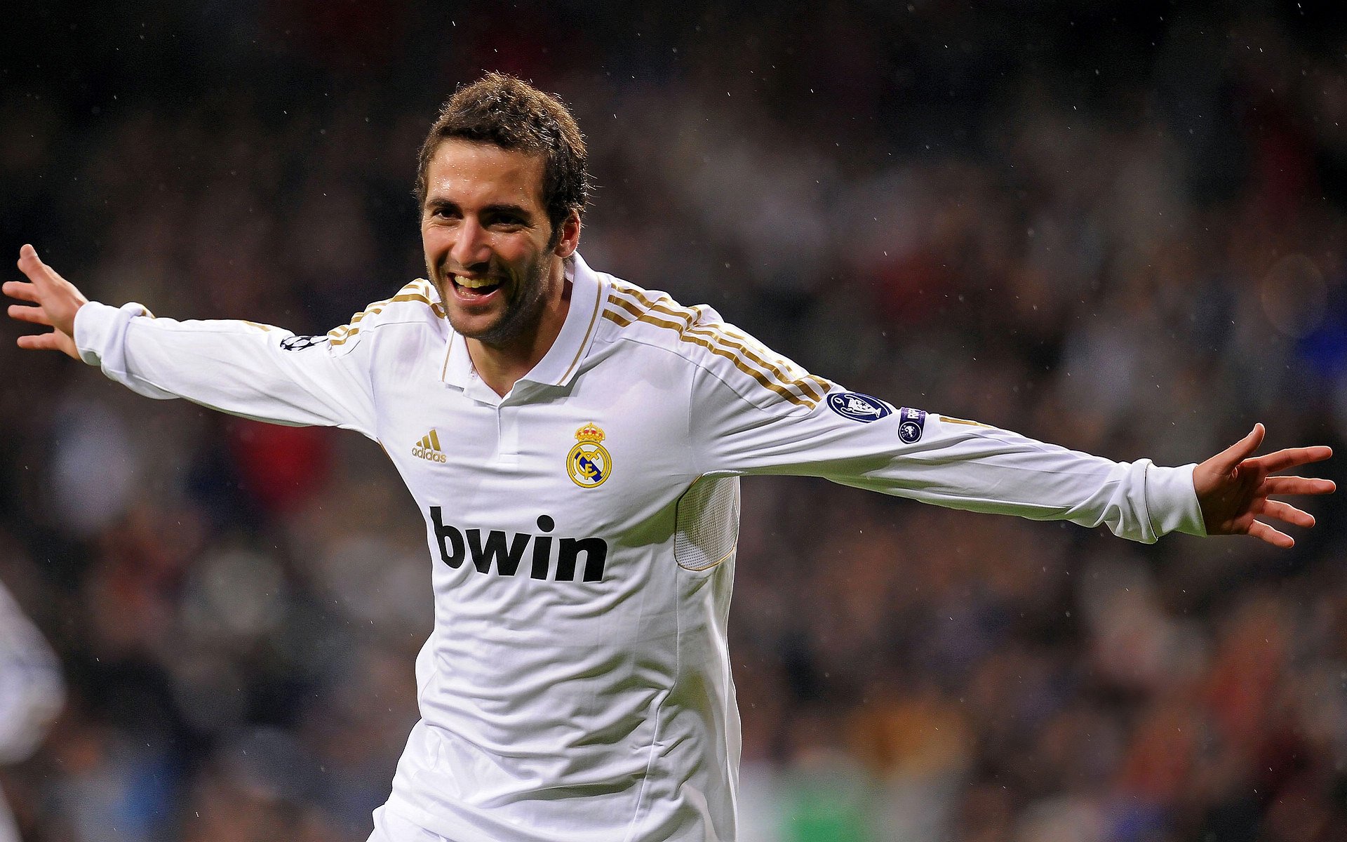 绿茵场外的风暴，当欧冠决赛夜遇上伊朗狂胜喀麦隆的震撼启示