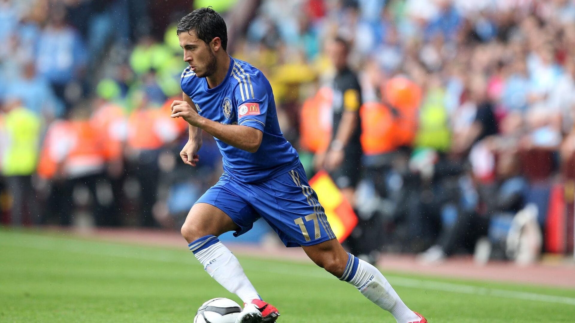 DB电竞解说-安菲尔德奇迹再现,伊萨克欧冠之夜接管比赛,利物浦封锁巴萨书写新传奇