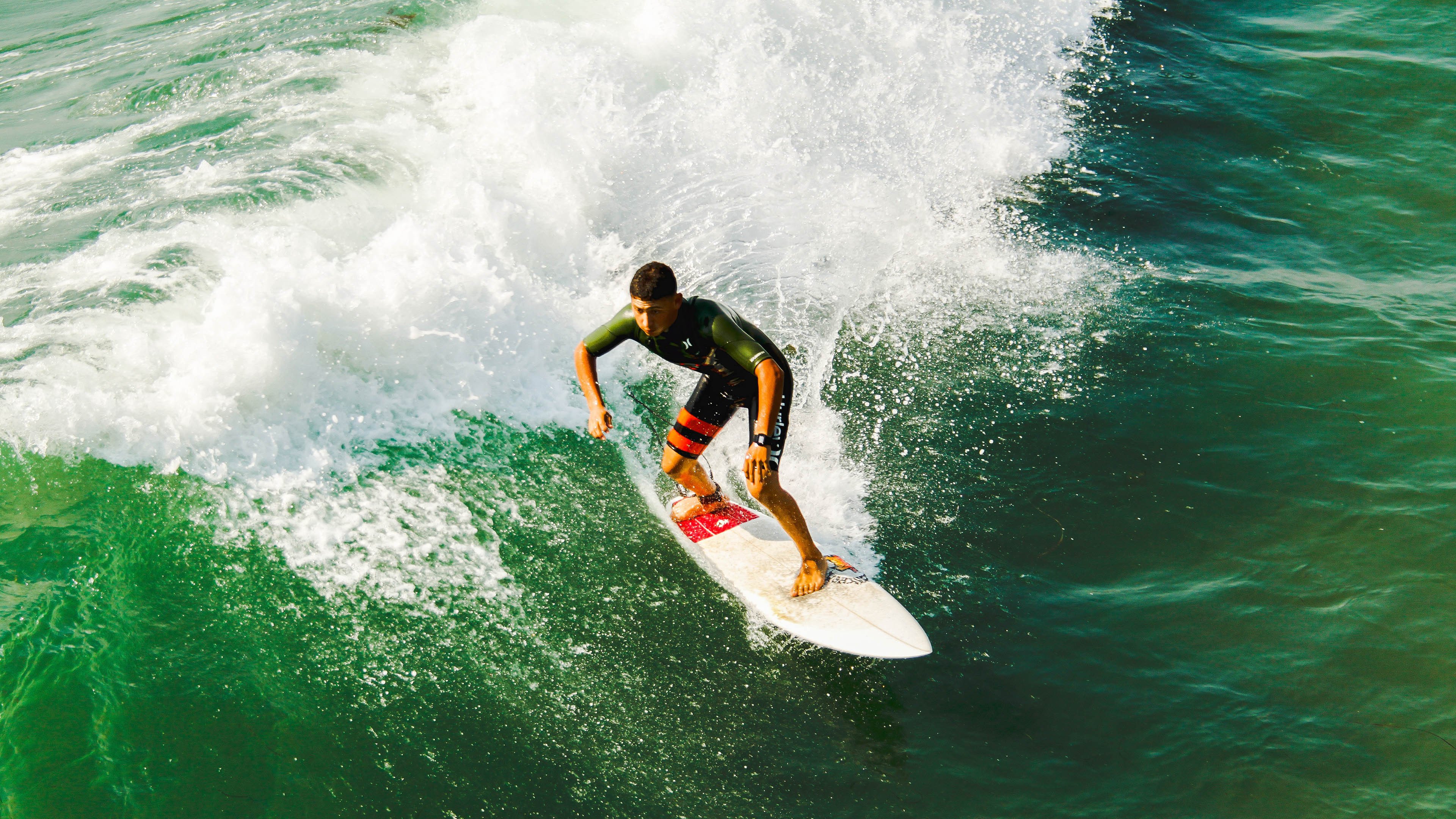 DB电竞分析入口-当北欧铁壁遇上魔笛独奏，莫德里奇以一人之力谱写绿茵交响诗